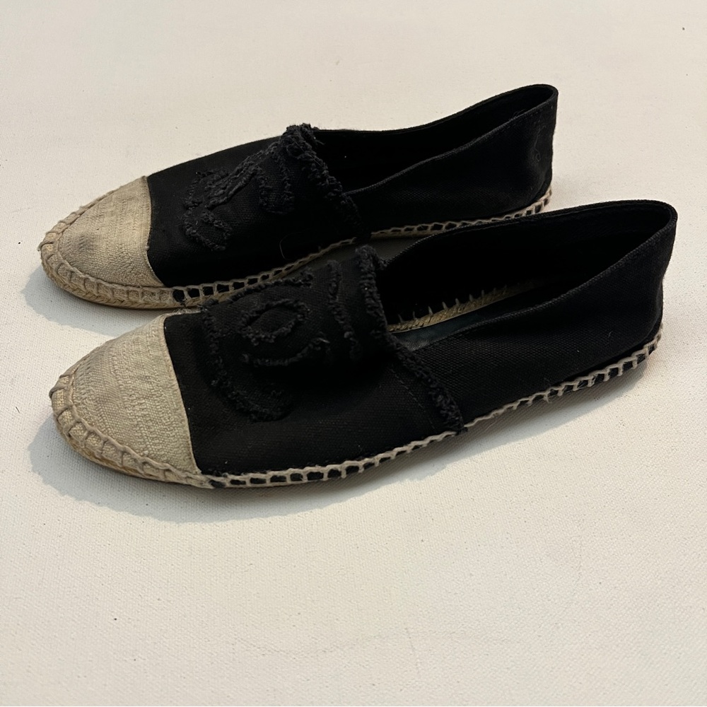 Classic CHANEL Black and Cream Canvas Espadrilles Shoes Sz 39 8 - Picture 6 of 14